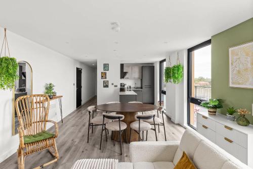 York 3BR Penthouse, Free Secure Parking, Luxury photo 9