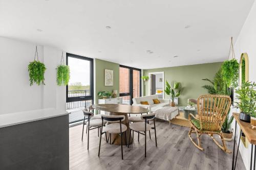 York 3BR Penthouse, Free Secure Parking, Luxury photo 4
