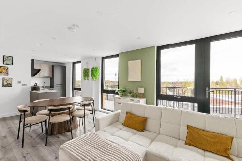 York 3BR Penthouse, Free Secure Parking, Luxury photo 3
