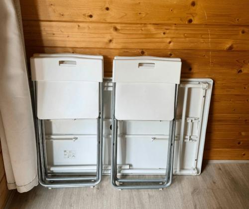 three white refrigerators are sitting in a room at Urban gardens Ieper - Basic blokhut in Ieper