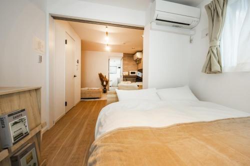 Newly built, Within walking distance of Nakameguro, 6 mins by train to Shibuya, 7 mins on foot to the station, 1 min on foot to the supermarket, Max 3 guests