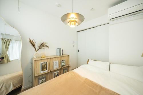 Newly built, Within walking distance of Nakameguro, 6 mins by train to Shibuya, 7 mins on foot to the station, 1 min on foot to the supermarket, Max 3 guests