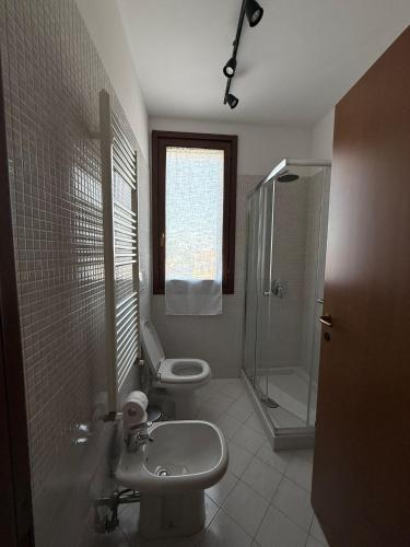 a bathroom with a toilet and a shower and a sink at Country Escape in Poggio Renatico