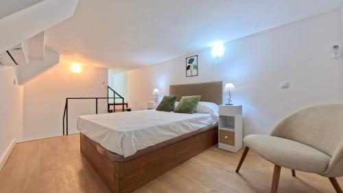 Duplex Retreat with AC in Madrid, Ideal for 4