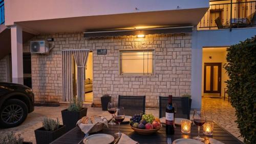 Apartment Fuzalo - Relax, BBQ & Outdoor Space by Villas Guide