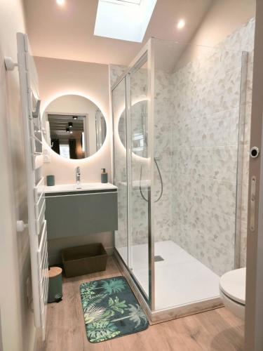a bathroom with a shower and a sink at cabane perche duplex st affrique in Saint-Affrique