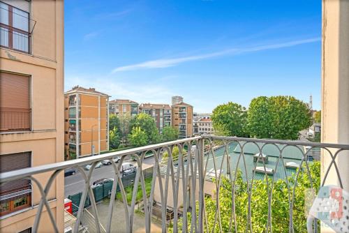 ADR16 Elegant Three-Room Flat in a Peaceful Area