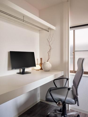 2-minute walk from the station Traditional Japanese products High-quality amenities Direct access to KIX Easy access to Kyoto, Osaka, and Nara Entire building for rent