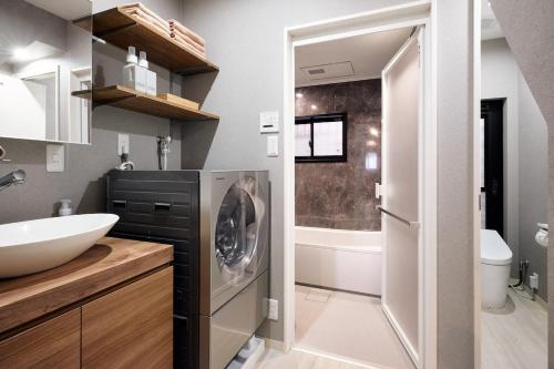 2-minute walk from the station Traditional Japanese products High-quality amenities Direct access to KIX Easy access to Kyoto, Osaka, and Nara Entire building for rent