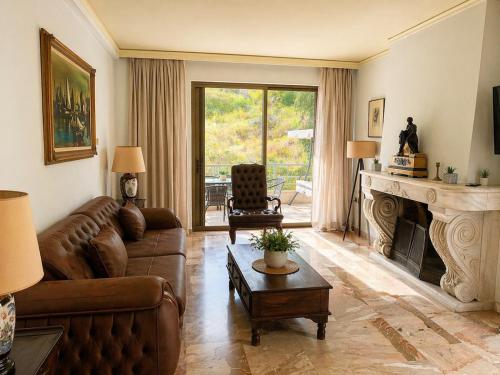 Unique Spacious new 3BDR apt in Mouson/Filopappou