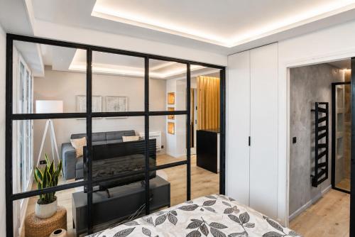 VACATELLA - LES PINS ENSOLEILLÉS, Appartement contemporain avec balcon et aperçu mer