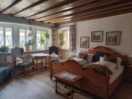 a bedroom with a bed and a table and chairs at Hotel Gerberhaus in Rothenburg ob der Tauber