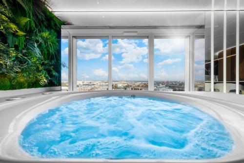 Apartamenty Quorum z Jacuzzi z Widokiem na Odrę by BQQK