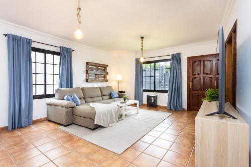 a living room with a couch and a table at Eden Rentals Villa Marysol in Sauzal