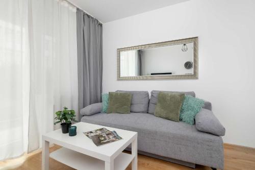Cozy & Pet-Friendly Apartment with Balcony by Noclegi Renters