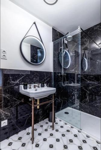 Lovely Apartment in Paris - Champs Elysées
