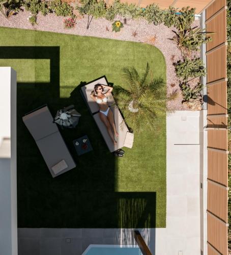Azura Mar, Seaview Premium Suite with Heated mini pool and Private Parking