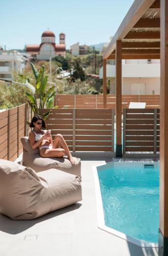 Azura Mar, Seaview Premium Suite with Heated mini pool and Private Parking