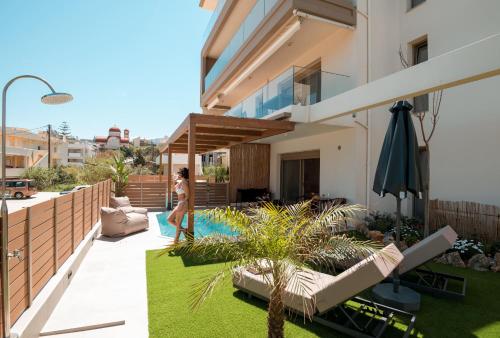 Azura Mar, Seaview Premium Suite with Heated mini pool and Private Parking