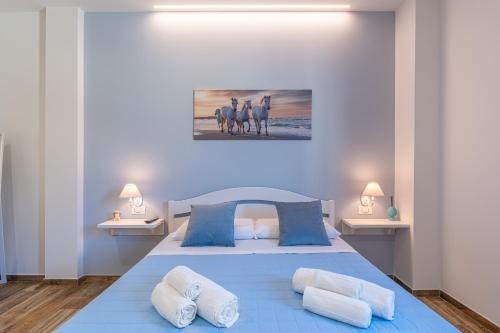 a bedroom with a blue bed with towels on it at B&B della stazione in Pachino