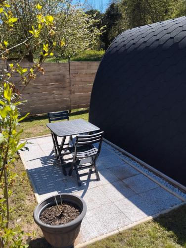 a picnic table and a bench in a yard at Au petit chalet in Meisenthal