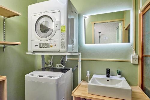 100 sqm Private Rental Traditional Japanese Living 12 min to Namba by Train Direct Access to KIX and Osaka Castle Convenient for Kyoto and Nara 8 min walk from the station