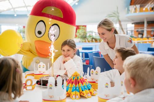 Hosté ubytování H2O Hotel-Therme-Resort, 3 Sterne superior, für Familien mit Kindern