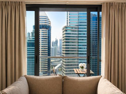 Click Stay - JLT - 2 Bedroom & Balcony Lakes View Entire Apartment -RM