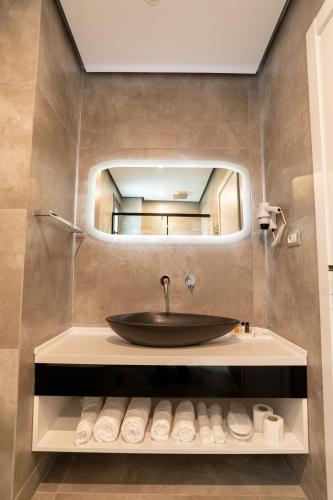 a bathroom with a sink and a mirror at Ames Hotel & SPA in Vlorë