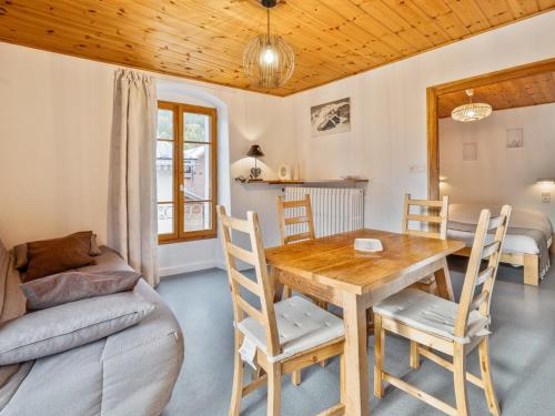 Charmant 2 pièces avec Balcon & Parking à 300m des Pistes - Piscine, Wi-Fi et Jardin - FR-1-762-13
