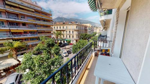 39PP - Agréable 2P plein centre de Menton avec balcon