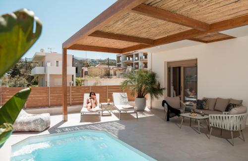 Casa Doma Luxury Suite with Seaview, Heated Pool and Private Parking