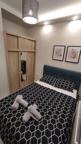 Thermaic Modern Apartment by ΜΡS