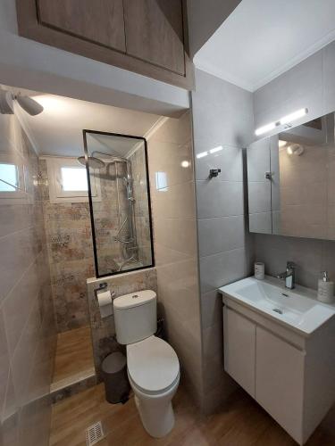 Thermaic Modern Apartment by ΜΡS