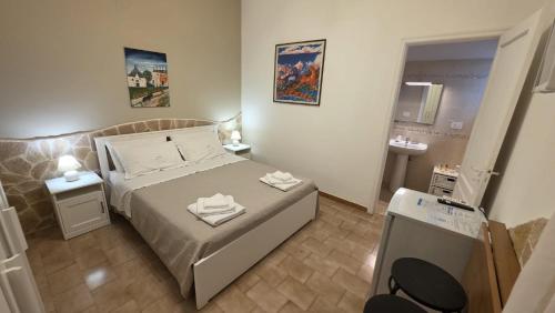 a small bedroom with a bed and a bathroom at Il Trulletto in Impalata