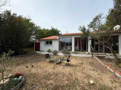 Maison calme à 300m de la plage avec véranda et grand jardin - FR-1-246A-367
