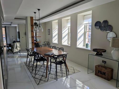 The Old Fire Station Luxury Apartment photo 16