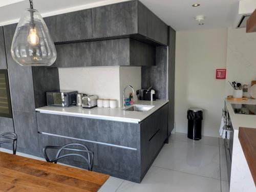 The Old Fire Station Luxury Apartment photo 17