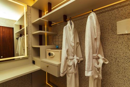 a bathroom with white towels hanging on a wall at Pedra do Sino Hotel in Piranhas