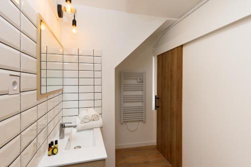 Beautiful renovated studio Modern