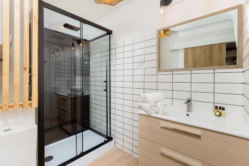 Beautiful renovated studio Modern