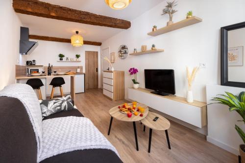Beautiful renovated studio Modern