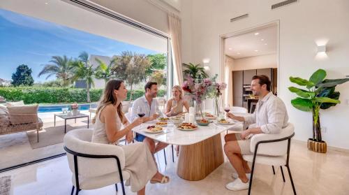 VACATION MARBELLA I Villa Velazquez, Newly-Built, Best Location in Marbella, 150m to the Beach, Heated Pool, Golden Mile, BBQ, World-Class Dining
