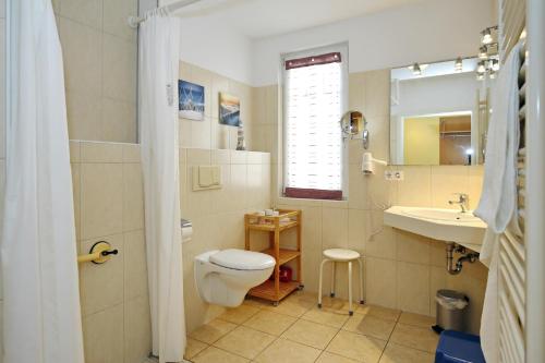 a bathroom with a toilet and a sink at Dünenschloss Wohnung 4-03 in Kühlungsborn