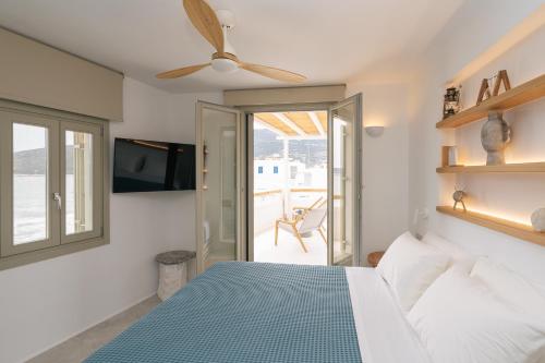 a bedroom with a bed and a ceiling fan at Turquoise in Platis Gialos