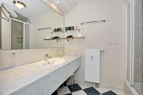 a bathroom with a sink and a mirror at La Mer Wohnung 1 in Kühlungsborn