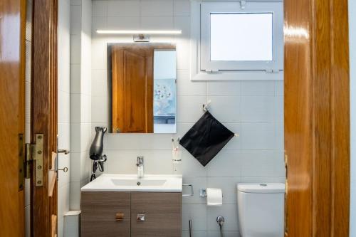 a bathroom with a sink and a toilet at Studio Scirocco in Tympáki