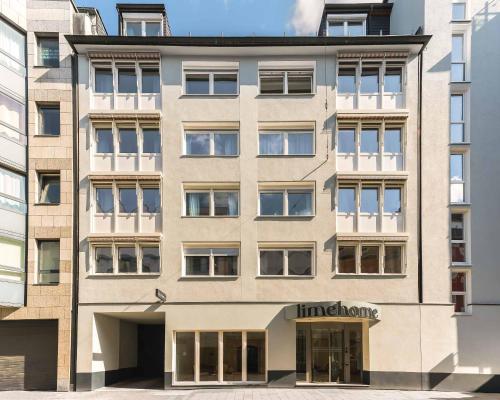 an apartment building with an entrance to animmoren at Limehome Düsseldorf Pionierstraße in Düsseldorf