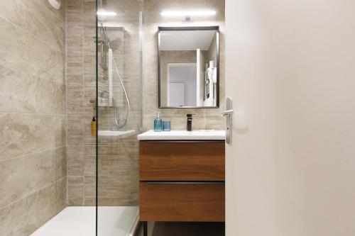 Upstays charming t2 renovated balcony and pool