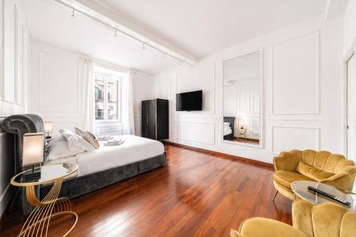 Trevi Fountain Superior Suites byLZluxuryproperties